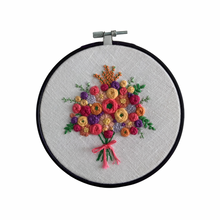 Load image into Gallery viewer, 6“ Floral Embroidery on White Linen
